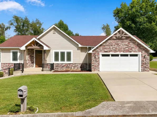 121 Carriage Ln, Blountville, TN 37617