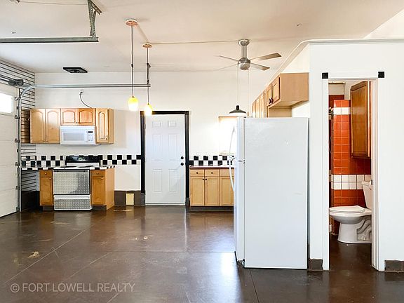 4th image of 1425 N 85th Pl APT 2-8