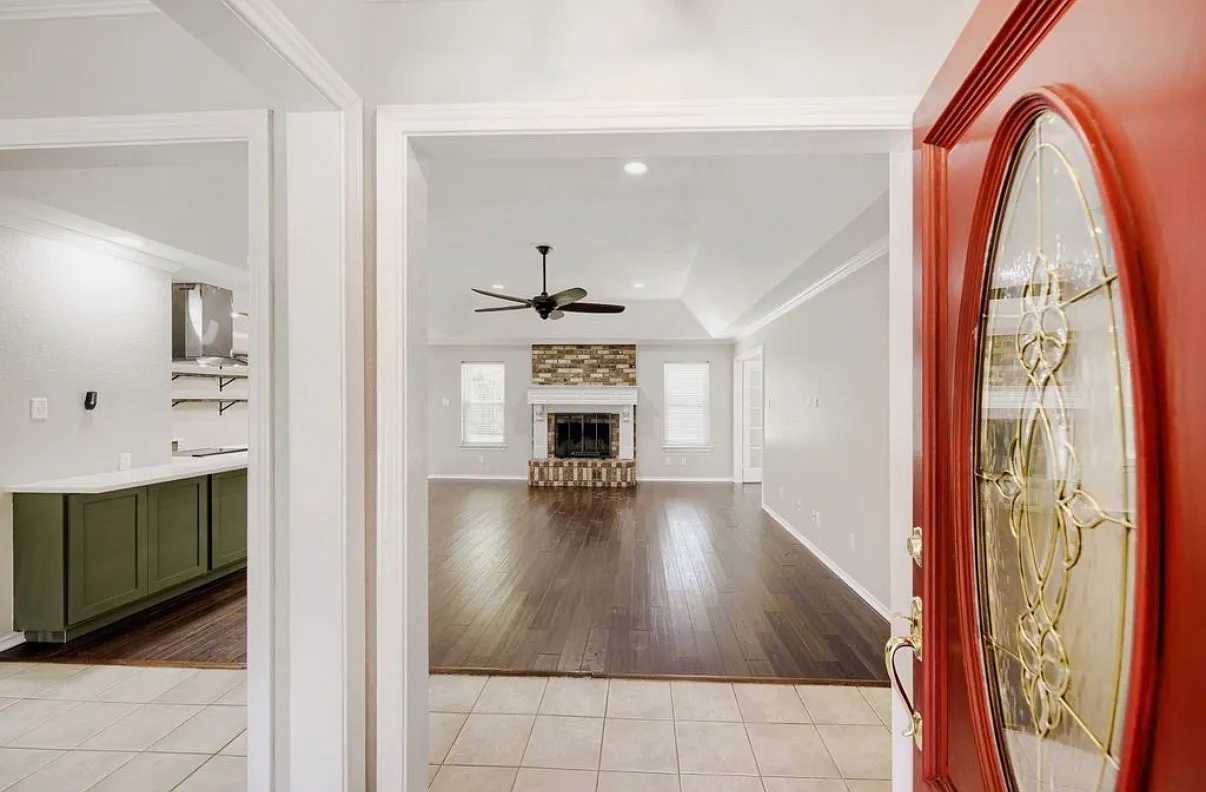 3 bed, 1738 sqft, $2,225 — Photo 2