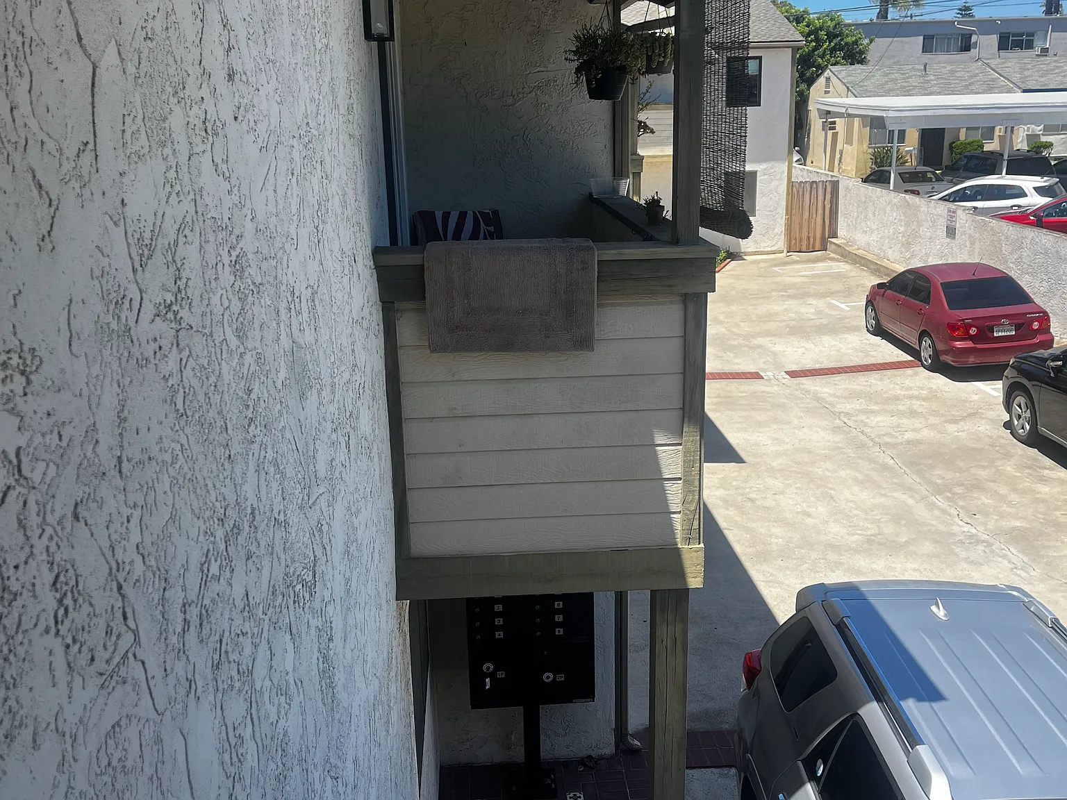 1652 Oliver Ave — Photo 2