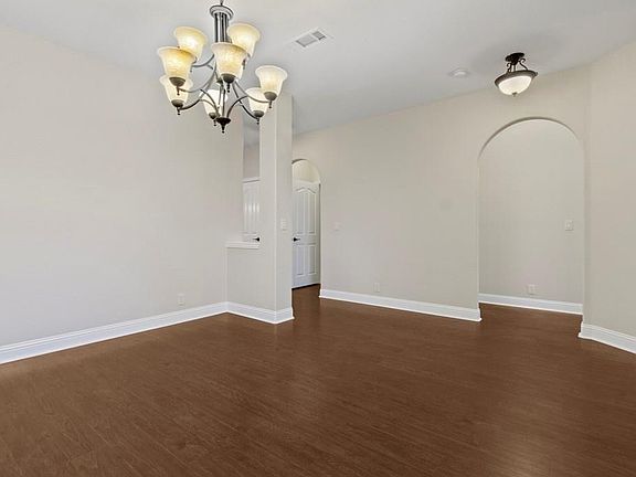 5th image of 316 Salisbury Dr