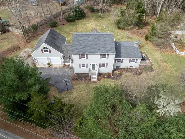 40 Fosdick Rd, Carver, MA 02330