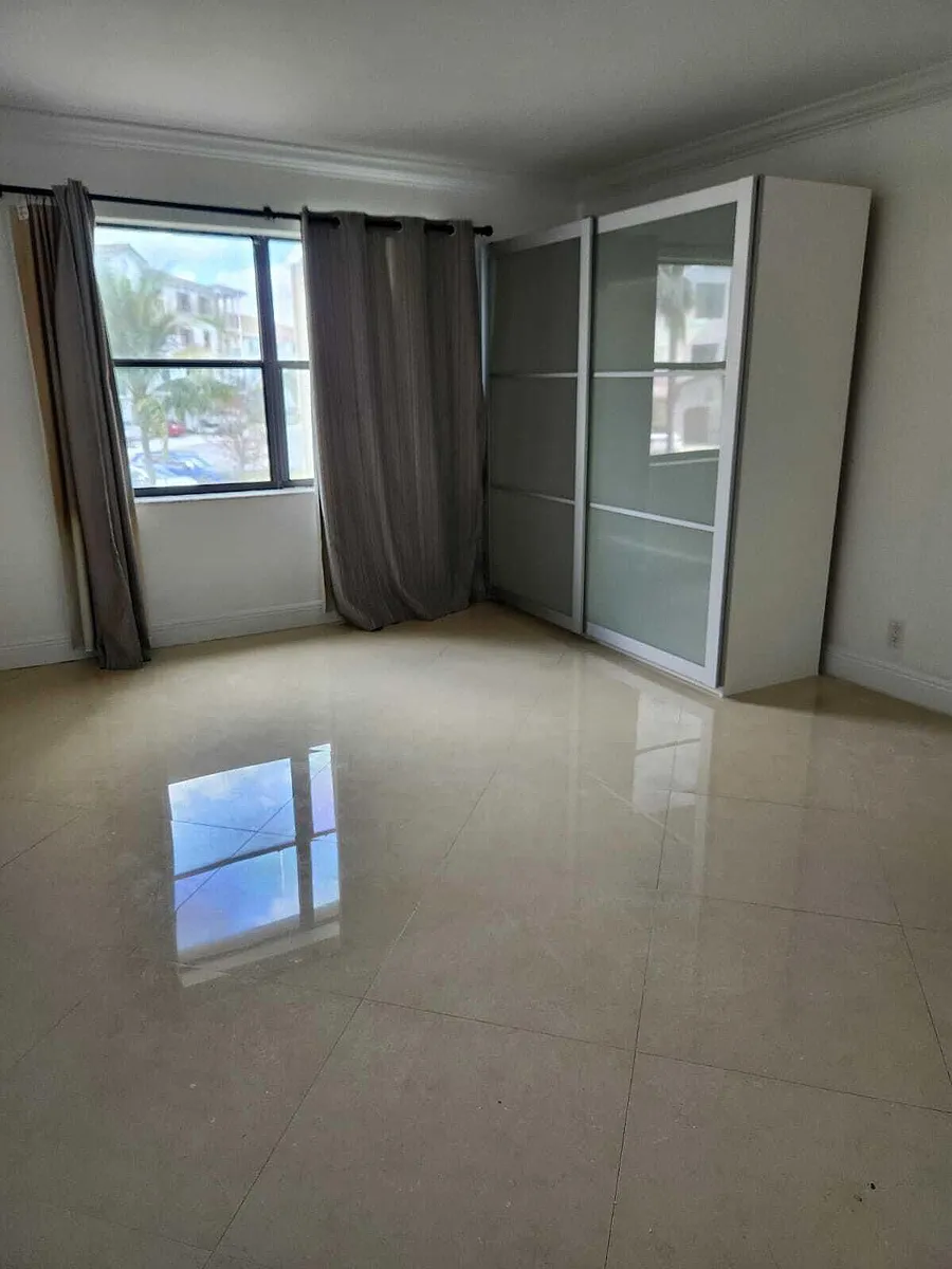 Building Photo - 9355 SW 8th St #222
