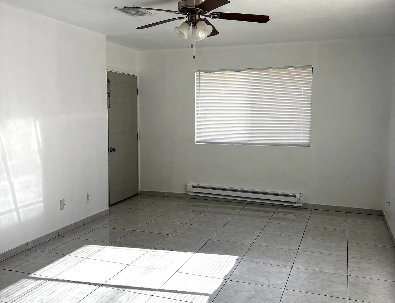 2 bed, 1.0 bath, 777 sqft, $900 — Photo 4