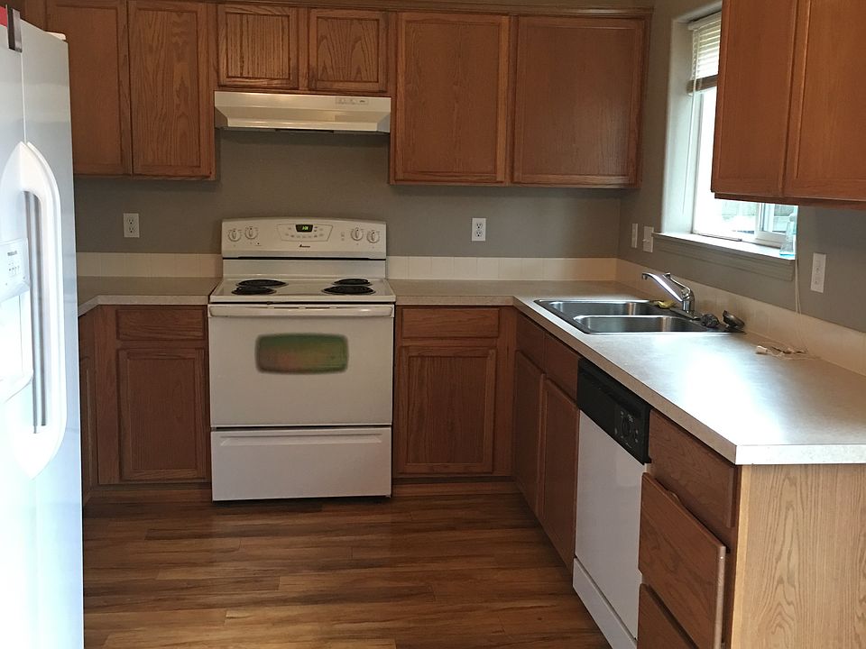 2nd image of 205 NE 137th Ave