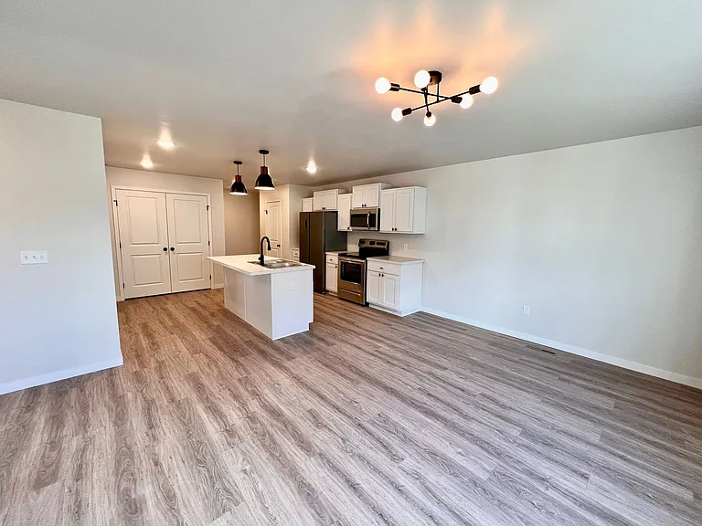 826-834 Thames Ct #1008 — Photo 11