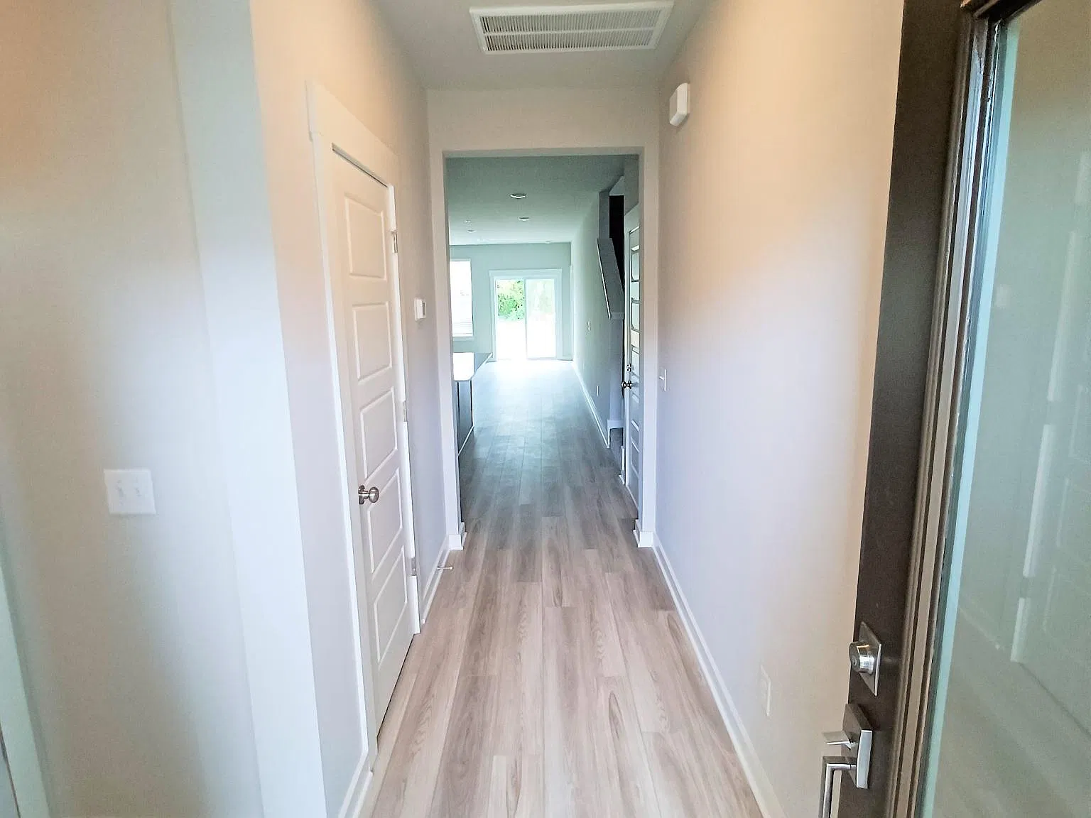 3 bed, 2.5 bath, 1846 sqft, $2,100 — Photo 2