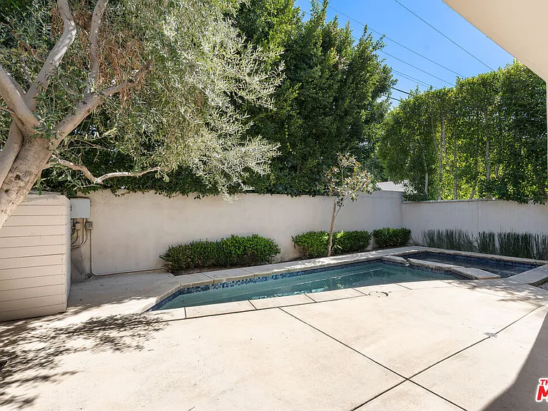 528 N Crescent Heights Blvd — Photo 9
