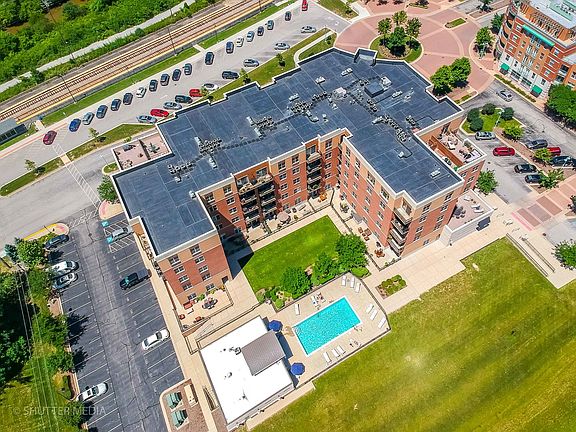 2nd image of 300 Village Cir Unit 302