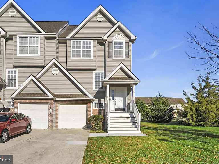 311 Paradee Dr — Photo 1