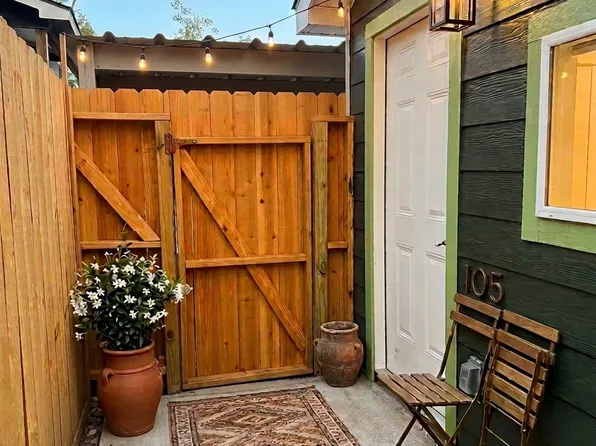 7004 Santa Maria St #2, Houston, TX 77023