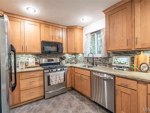 3rd image of 28 Lori Cir