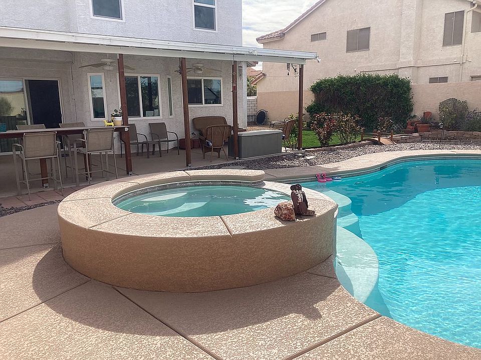 1st image of 422 Old Palms Dr