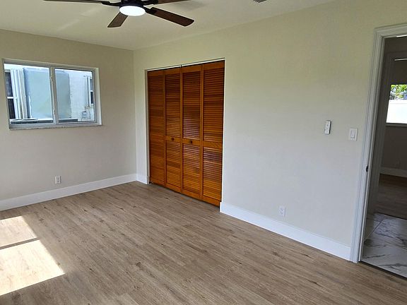 5th image of 303 SW 33RD Terrace