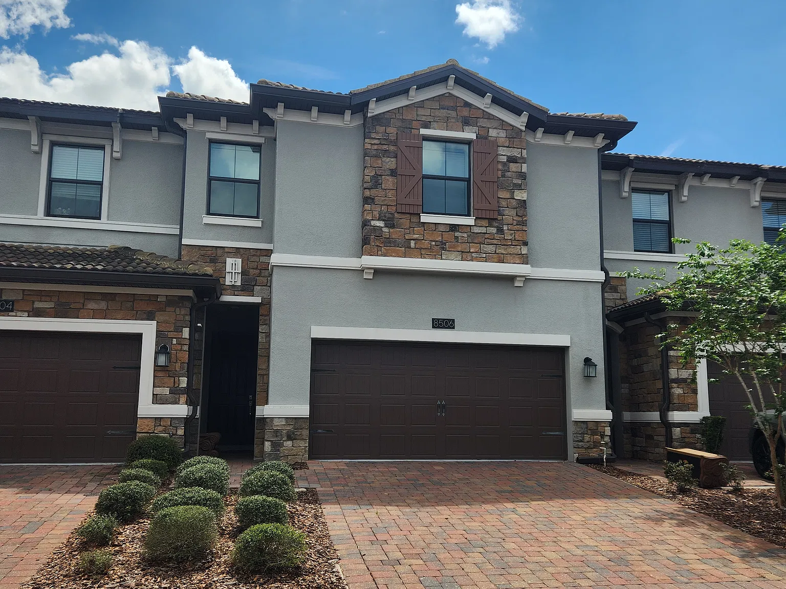 4 bed, 3.5 bath, 2026 sqft, $2,200 — Photo 2
