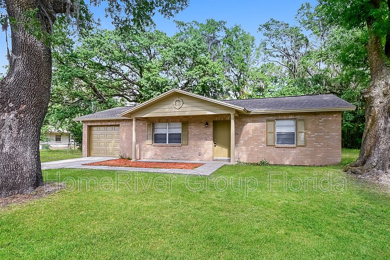 1st image of 2202 Oakview Ln