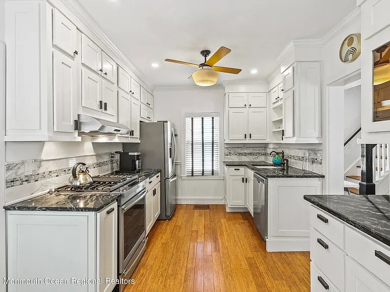 124 Heck Ave — Photo 12