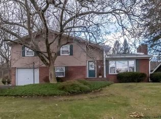 23 Parkside Dr, Lake Katrine, NY 12449