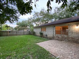 835 Reseda Dr, Houston, TX 77062