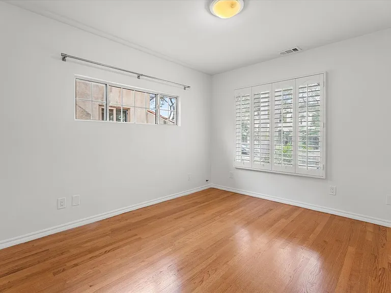 2126 Selby Ave — Photo 15