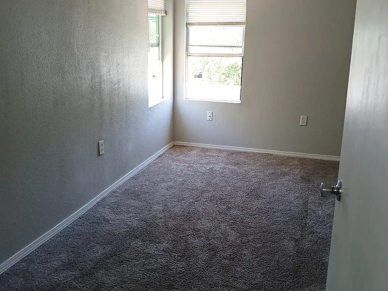 2107 Avenue L #D — Photo 4