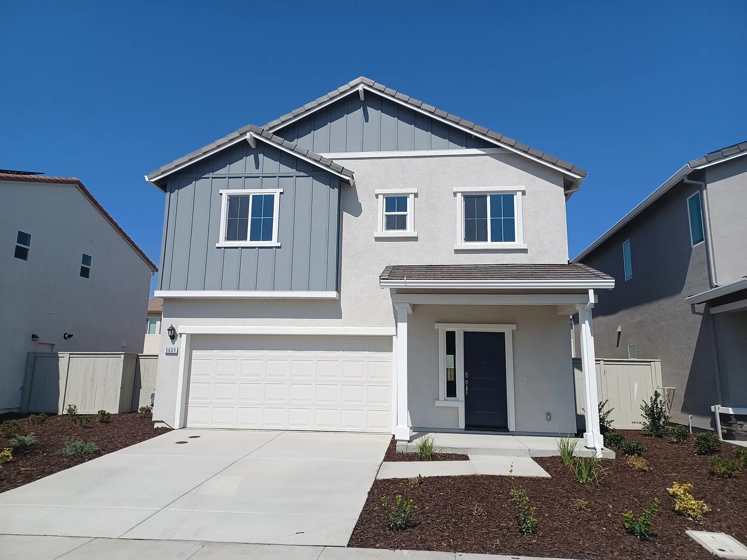 4 bed, 2.5 bath, 1910 sqft, $3,250 — Photo 1