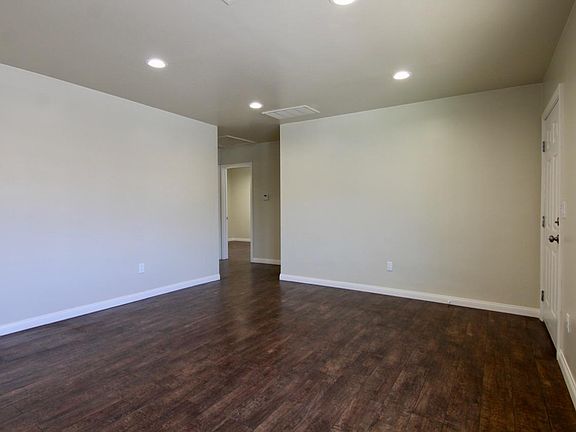 3rd image of 8133 Garvalia Ave