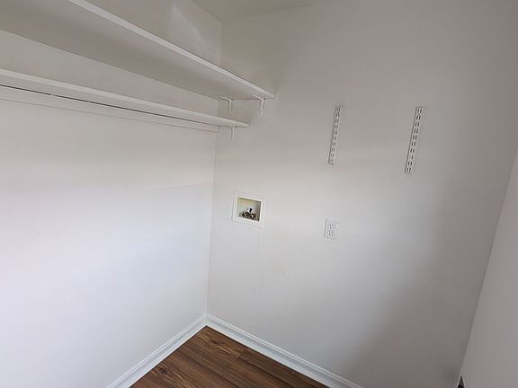 4th image of 3614-3628 Summers Ln #3626
