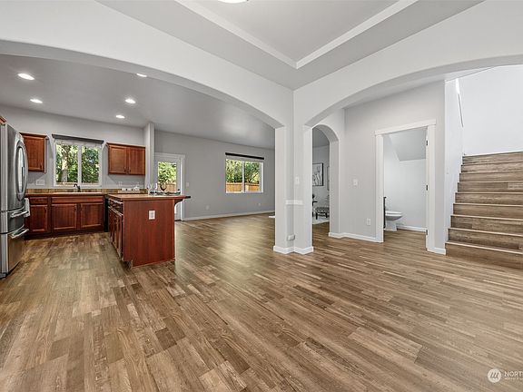 5th image of 18825 87th Avenue Ct E