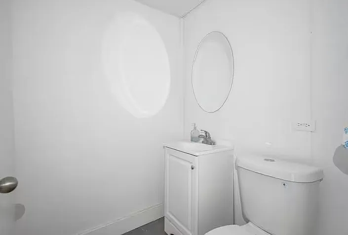 2 bed, 1.5 bath, 840 sqft, $4,000 — Photo 3