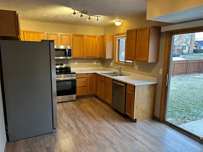 Kitchen - all new appliances