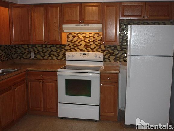 3rd image of 3922 Cedarwood Dr