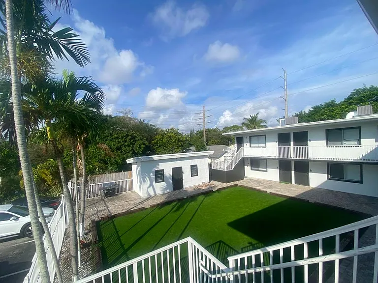 2325 Arthur St — Photo 11