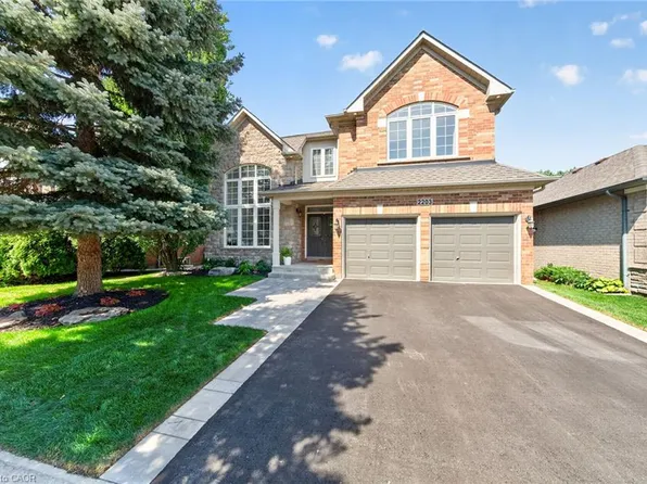 2203 Turnberry Rd, Burlington, ON L7M 4P9