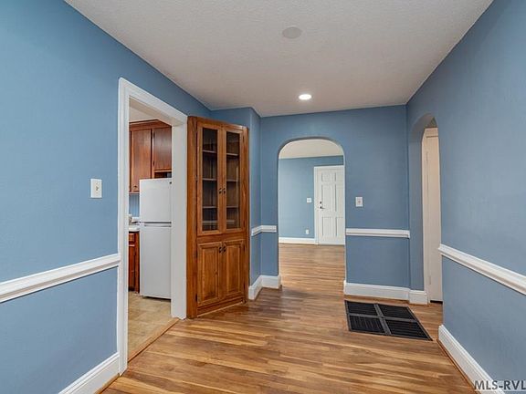 5th image of 414 Watkins St