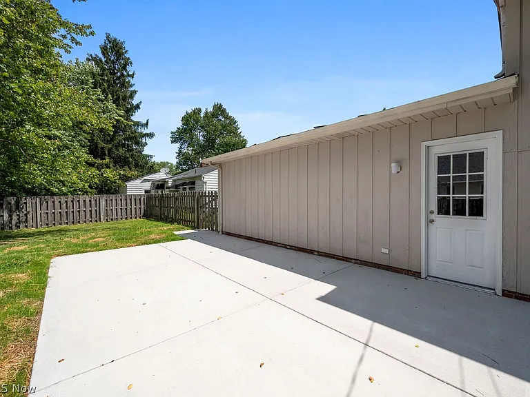 5034 Medhurst Ave — Photo 24