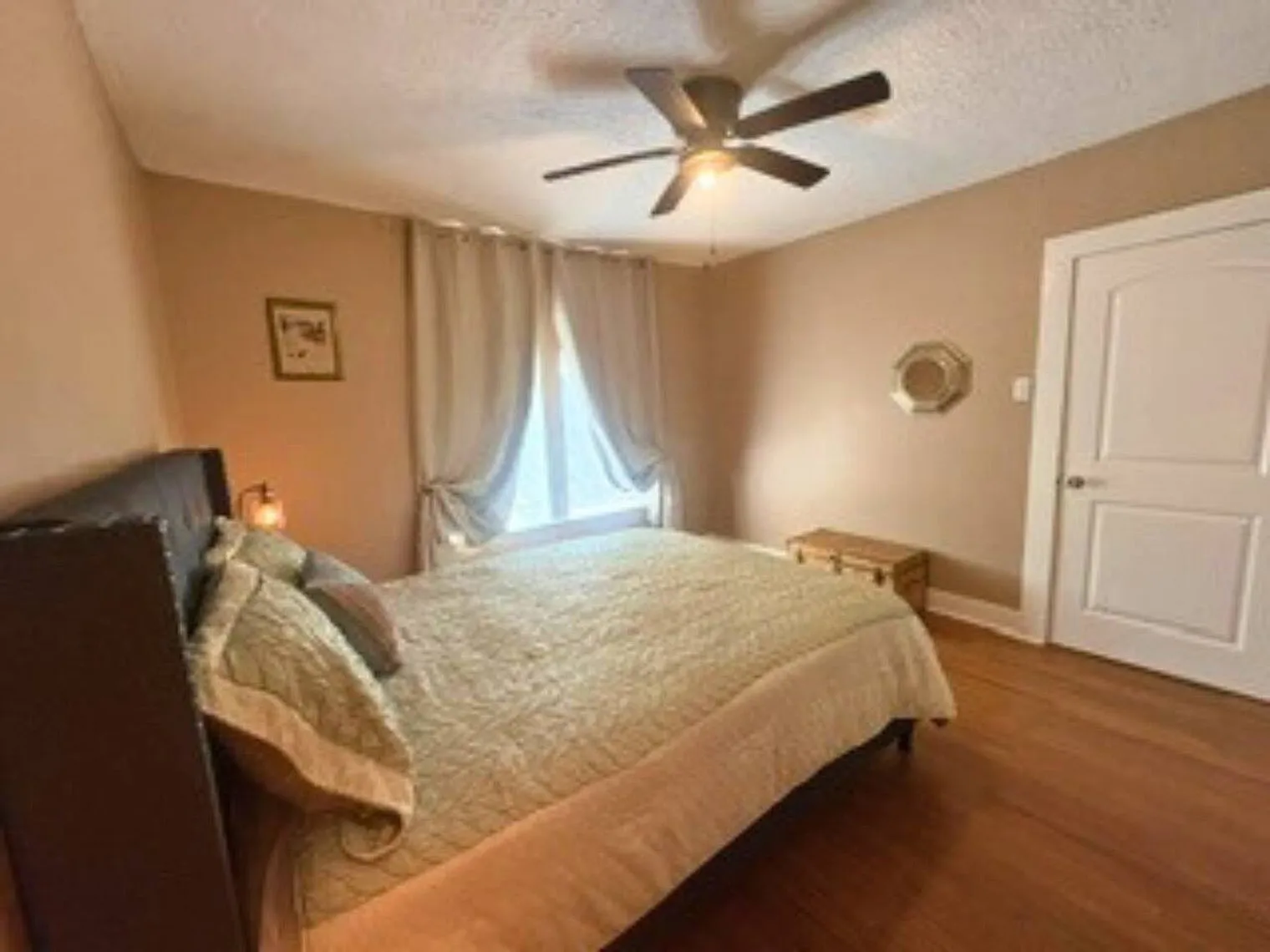 2 bed, 1.0 bath, 1517 sqft, $2,062 — Photo 3