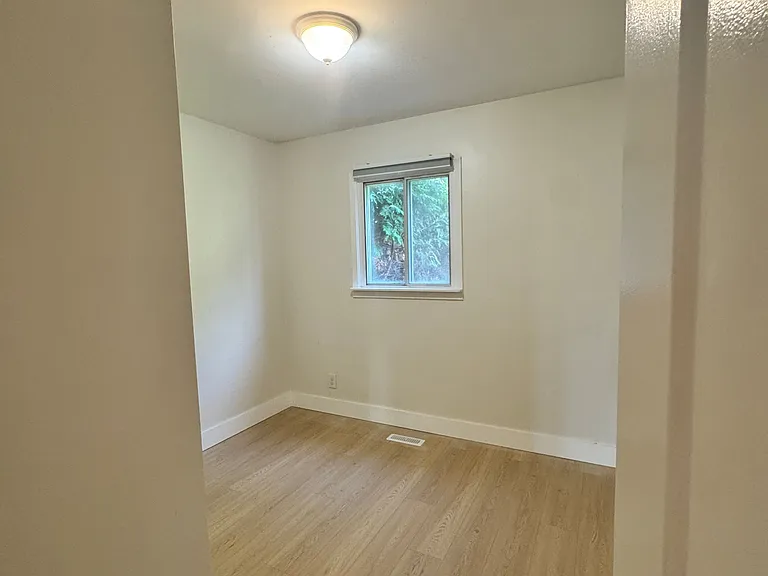 29 Dellbrook Cres — Photo 7