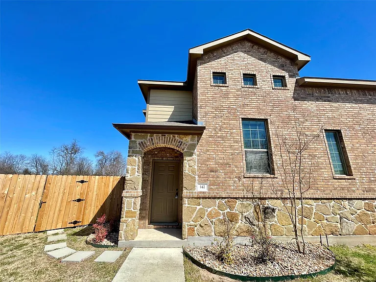 142 Sierra Rose Loop — Photo 1