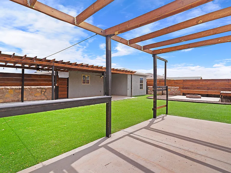 14333 Paraiso Dr — Photo 22