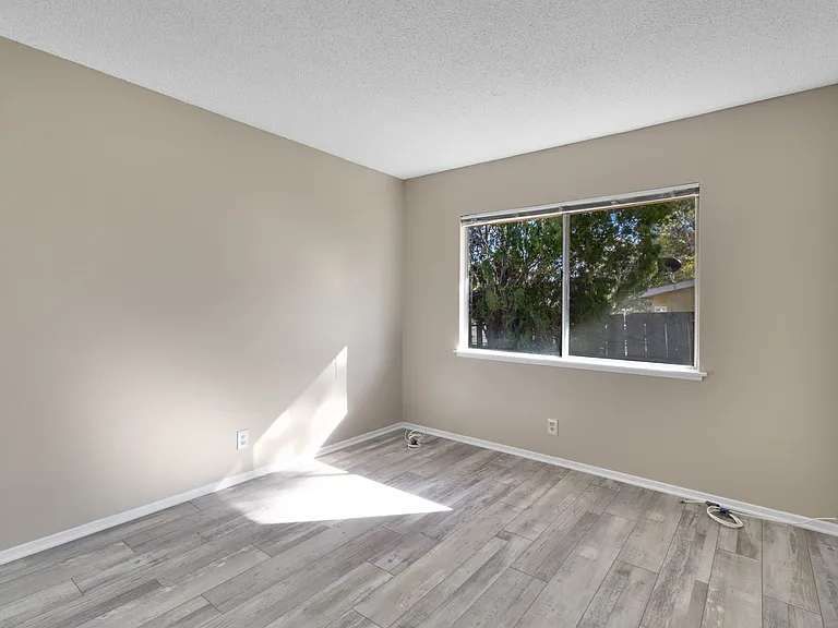 14236 Oxford Pl — Photo 6