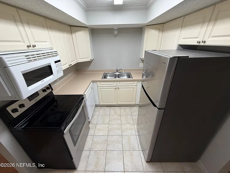 3864 La Mirada Dr N #6 — Photo 7