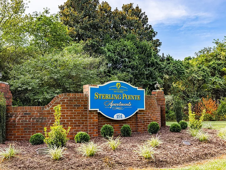 Sterling Pointe Apartments — Photo 8