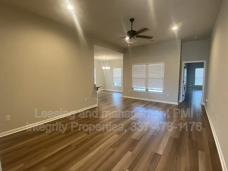 3 bed, 2.0 bath, 1463 sqft, $1,795 — Photo 3