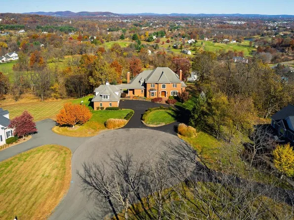 35060 Patience Ct, Round Hill, VA 20141