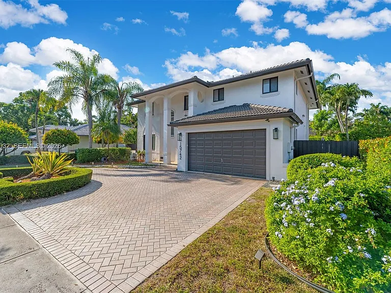 15742 SW 102nd Ln — Photo 3