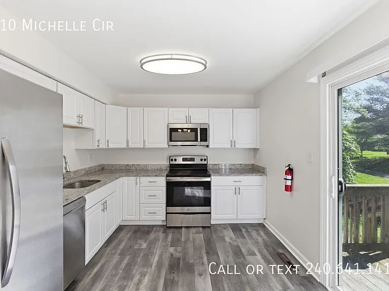 210 Michele Cir — Photo 6