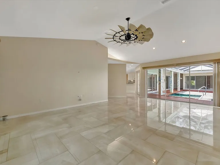 1016 Harbor Town Dr — Photo 6