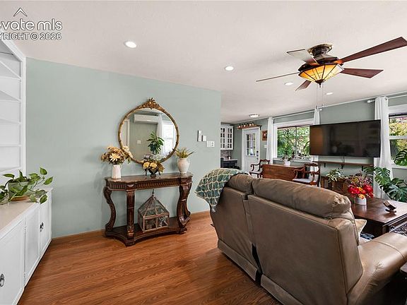 5th image of 324 Terrace Pl
