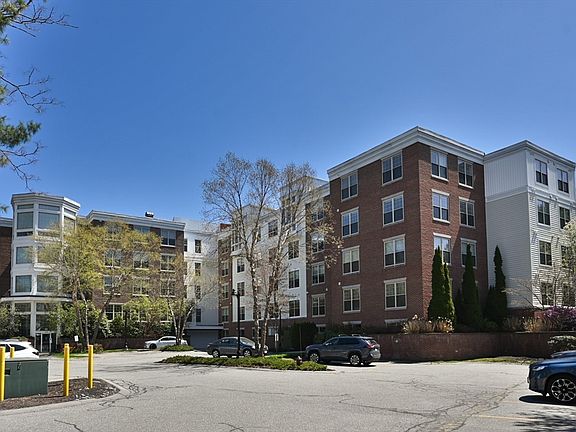 3rd image of 248 Albion St APT 324